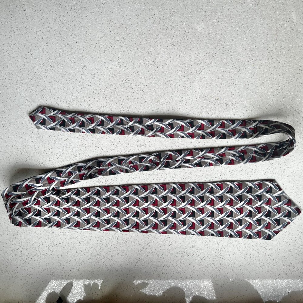 Oscar De La Renta Couture Collection Silk Necktie 4" Wide 58.5" Long Made In USA